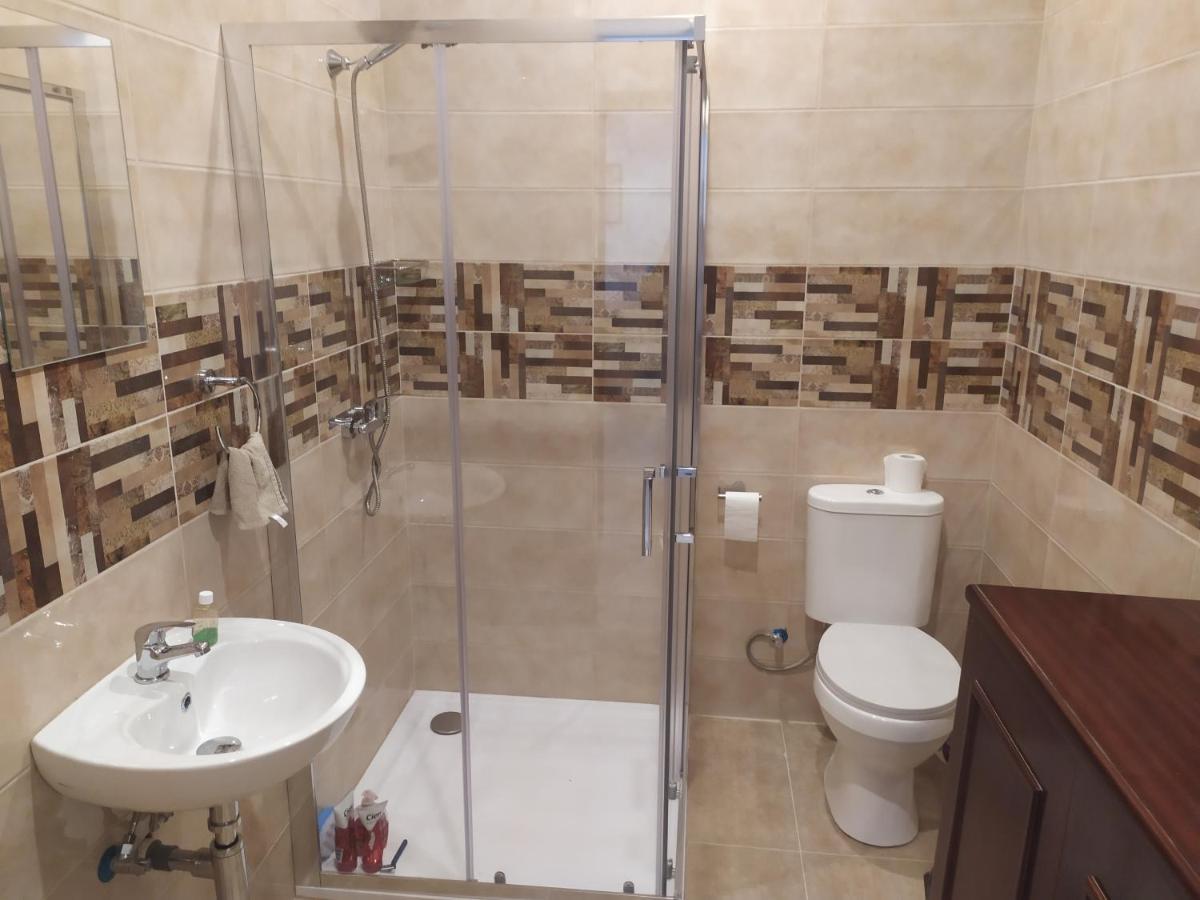 Close To Airport - Private Room With Private Bathroom Adults Only Gudja Bagian luar foto