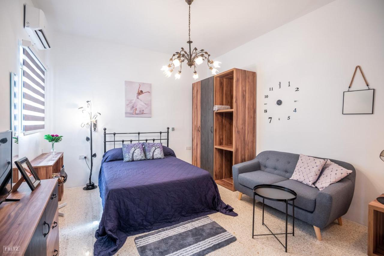 Close To Airport - Private Room With Private Bathroom Adults Only Gudja Bagian luar foto