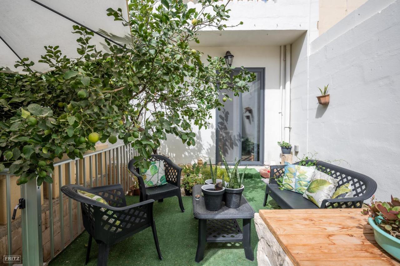 Close To Airport - Private Room With Private Bathroom Adults Only Gudja Bagian luar foto