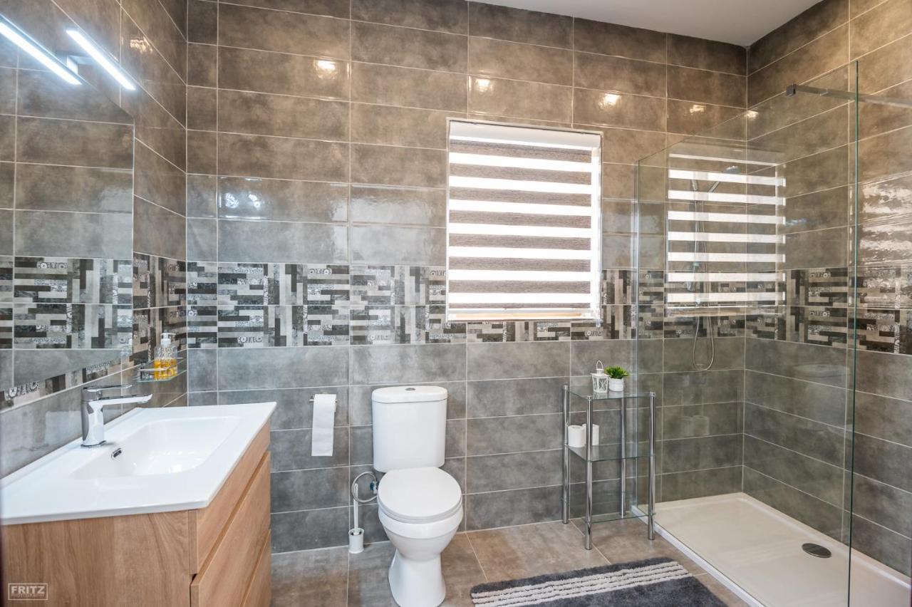 Close To Airport - Private Room With Private Bathroom Adults Only Gudja Bagian luar foto