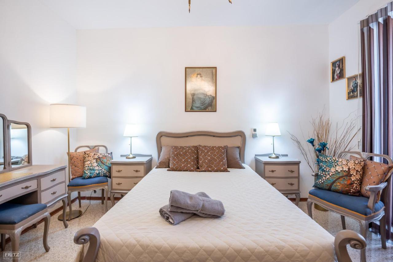 Close To Airport - Private Room With Private Bathroom Adults Only Gudja Bagian luar foto