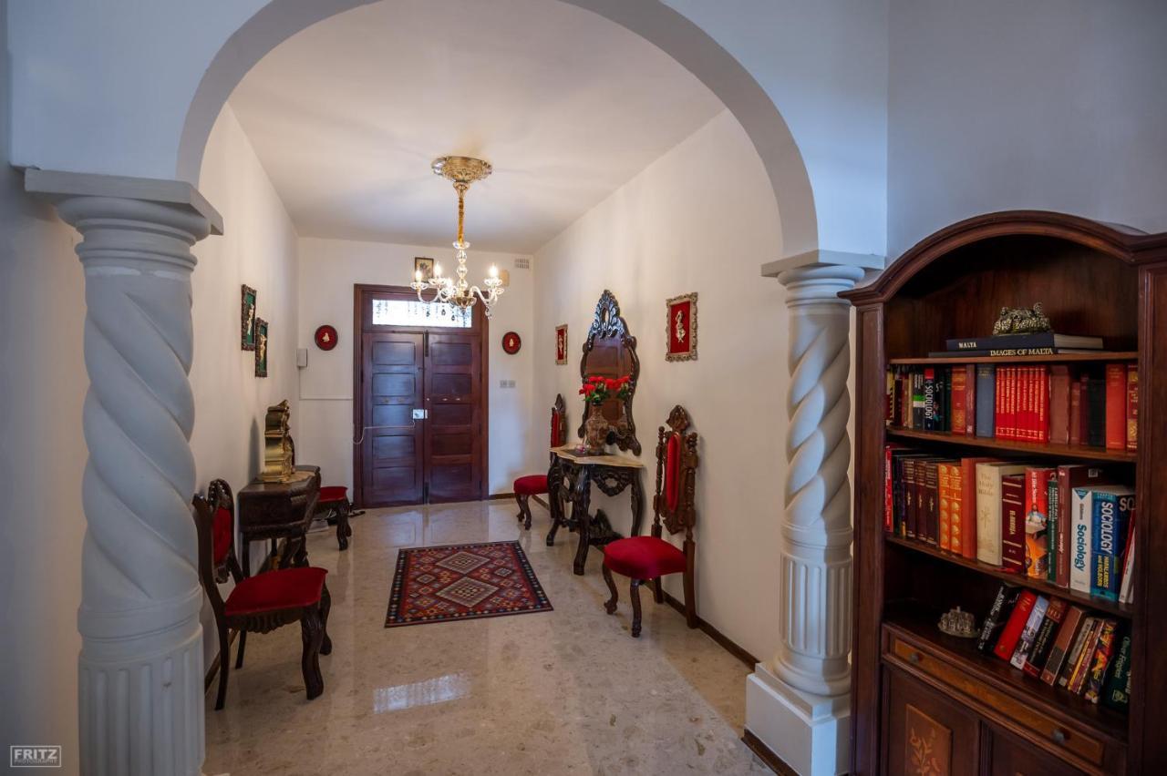 Close To Airport - Private Room With Private Bathroom Adults Only Gudja Bagian luar foto