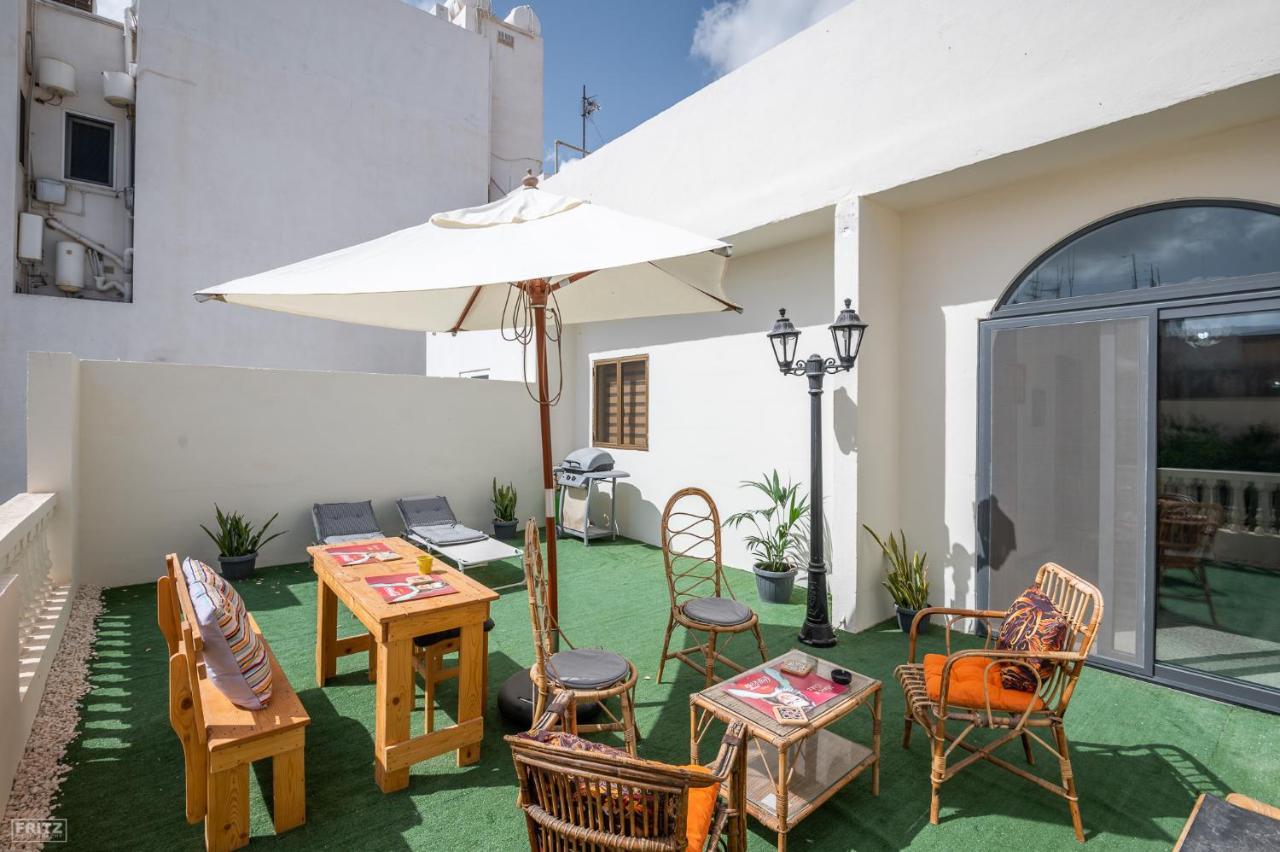 Close To Airport - Private Room With Private Bathroom Adults Only Gudja Bagian luar foto